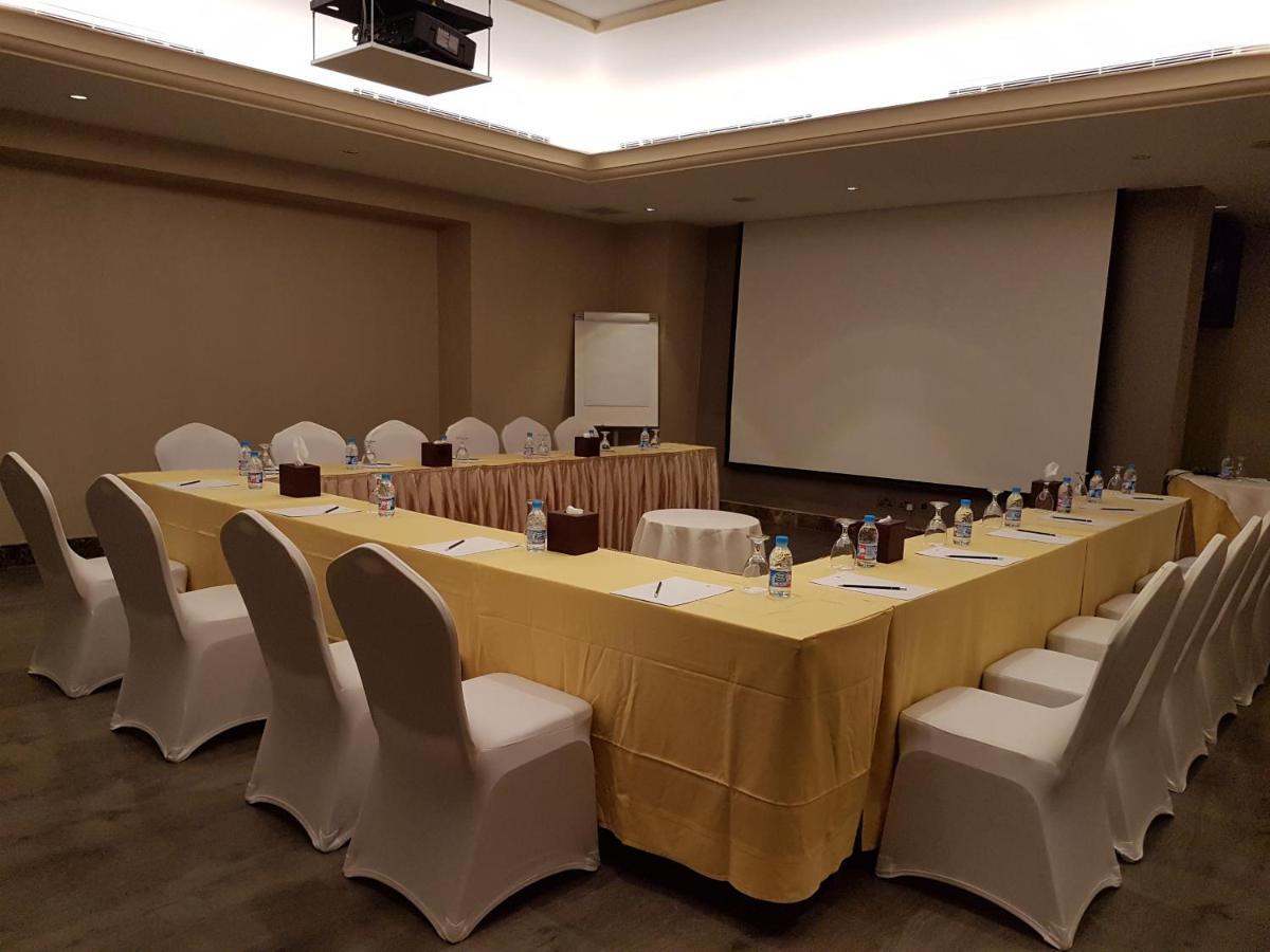 Ramada Riyadh Hotel Экстерьер фото