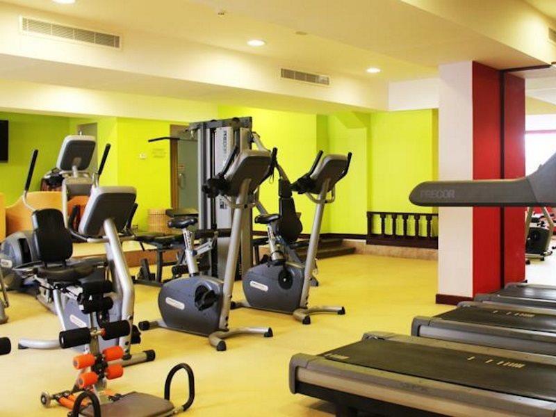 Ramada Riyadh Hotel Экстерьер фото