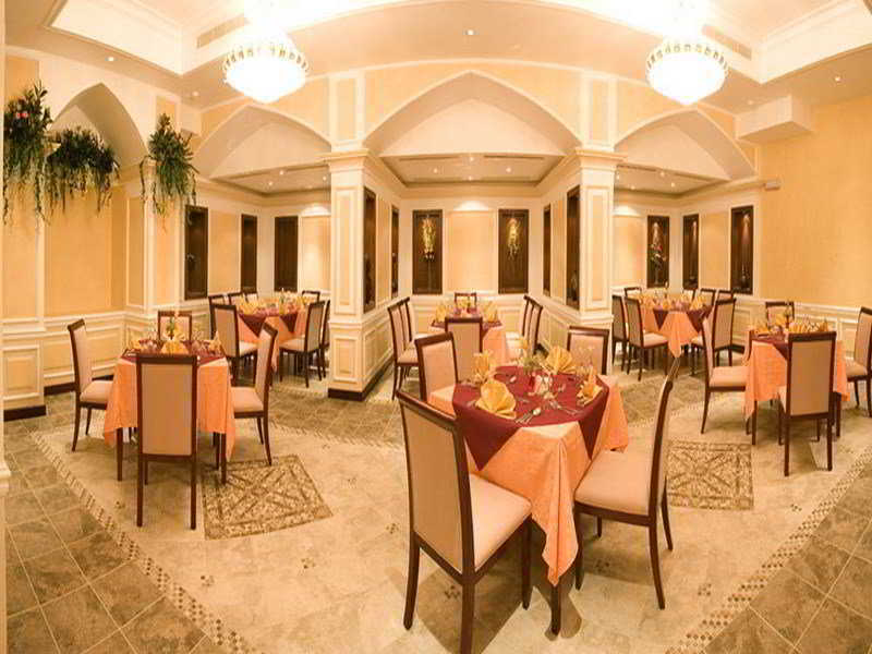 Ramada Riyadh Hotel Ресторан фото