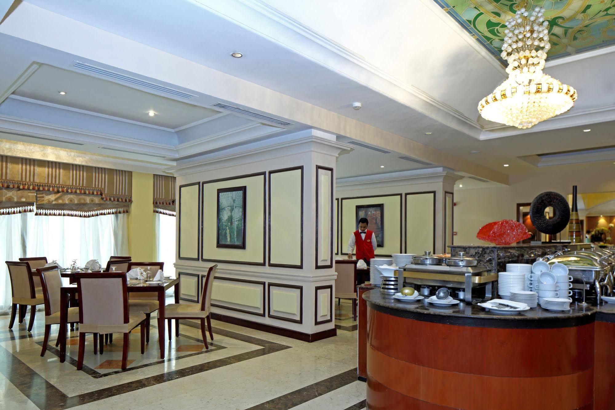 Ramada Riyadh Hotel Экстерьер фото
