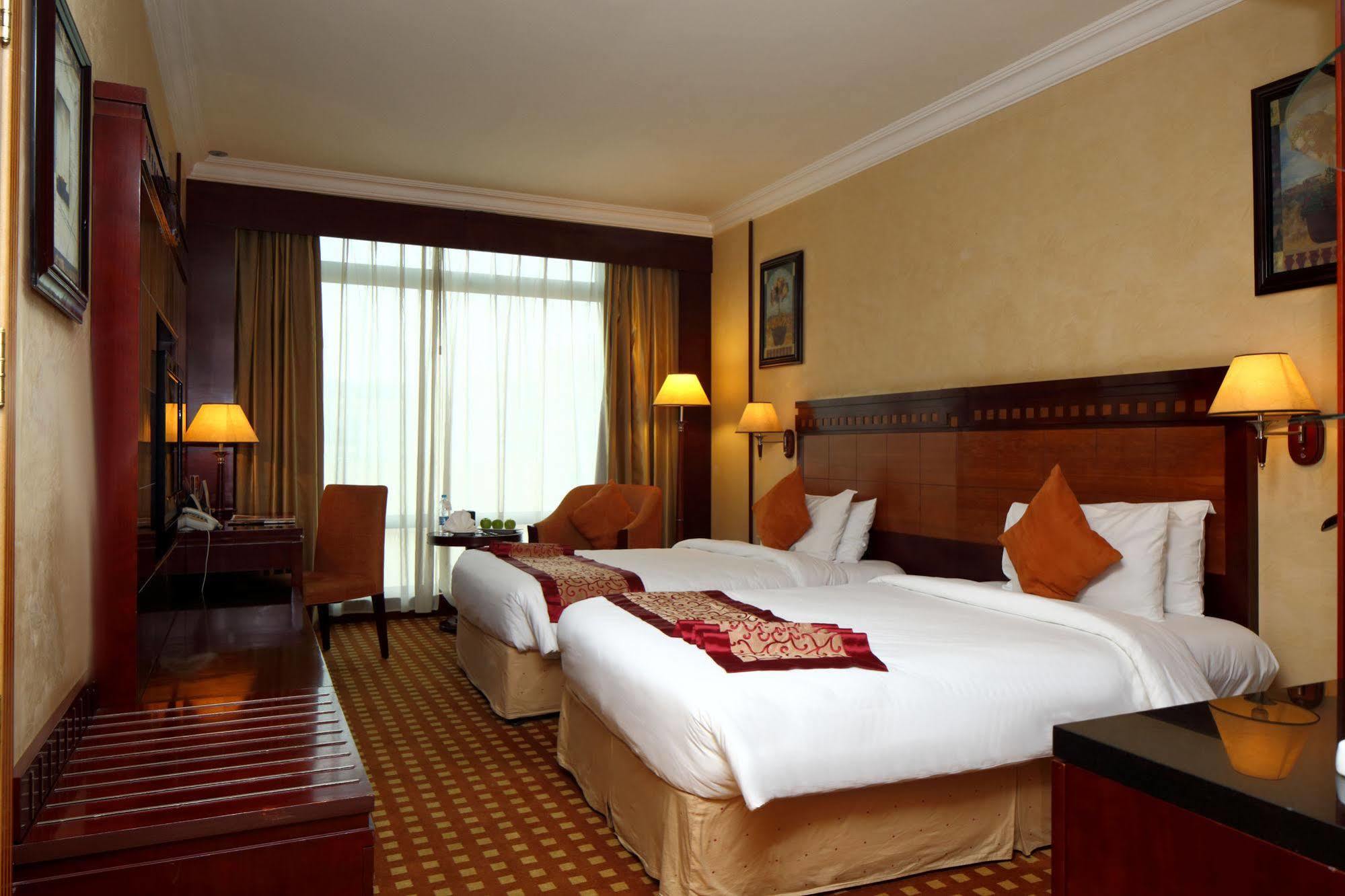 Ramada Riyadh Hotel Экстерьер фото