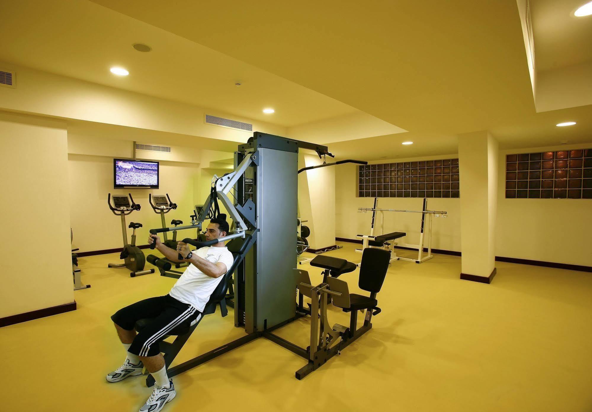 Ramada Riyadh Hotel Экстерьер фото
