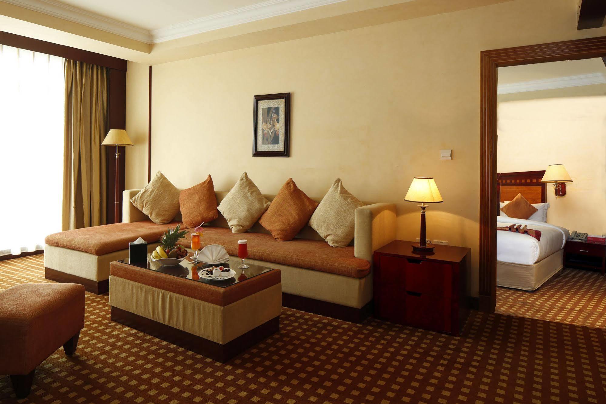 Ramada Riyadh Hotel Экстерьер фото