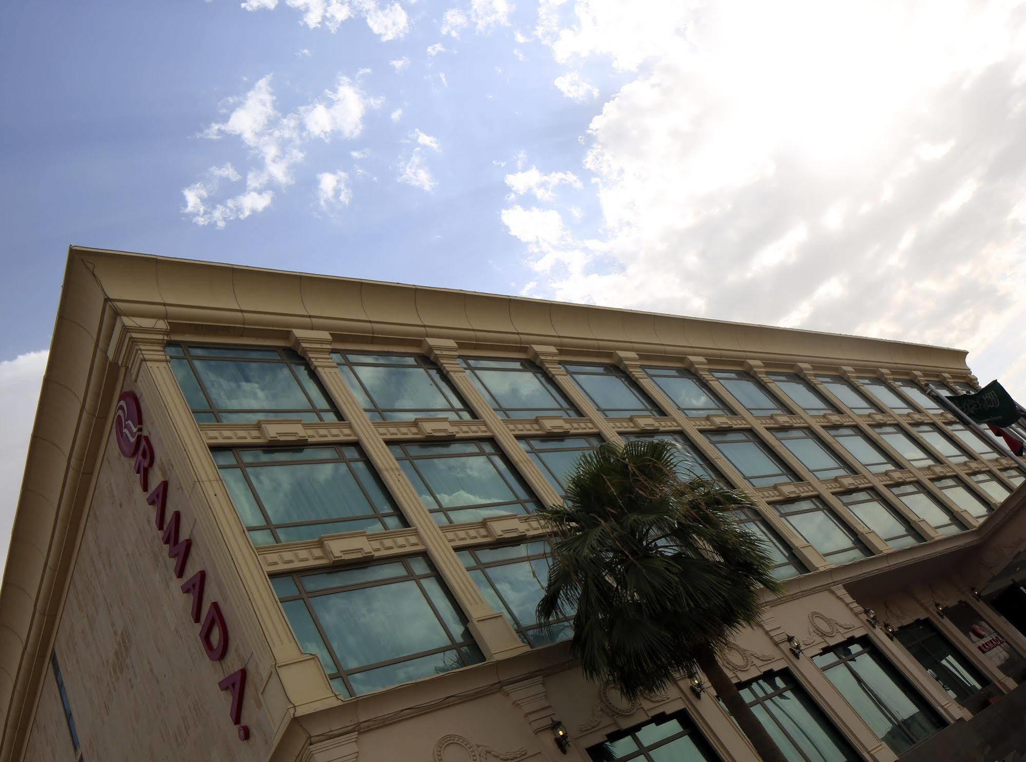 Ramada Riyadh Hotel Экстерьер фото