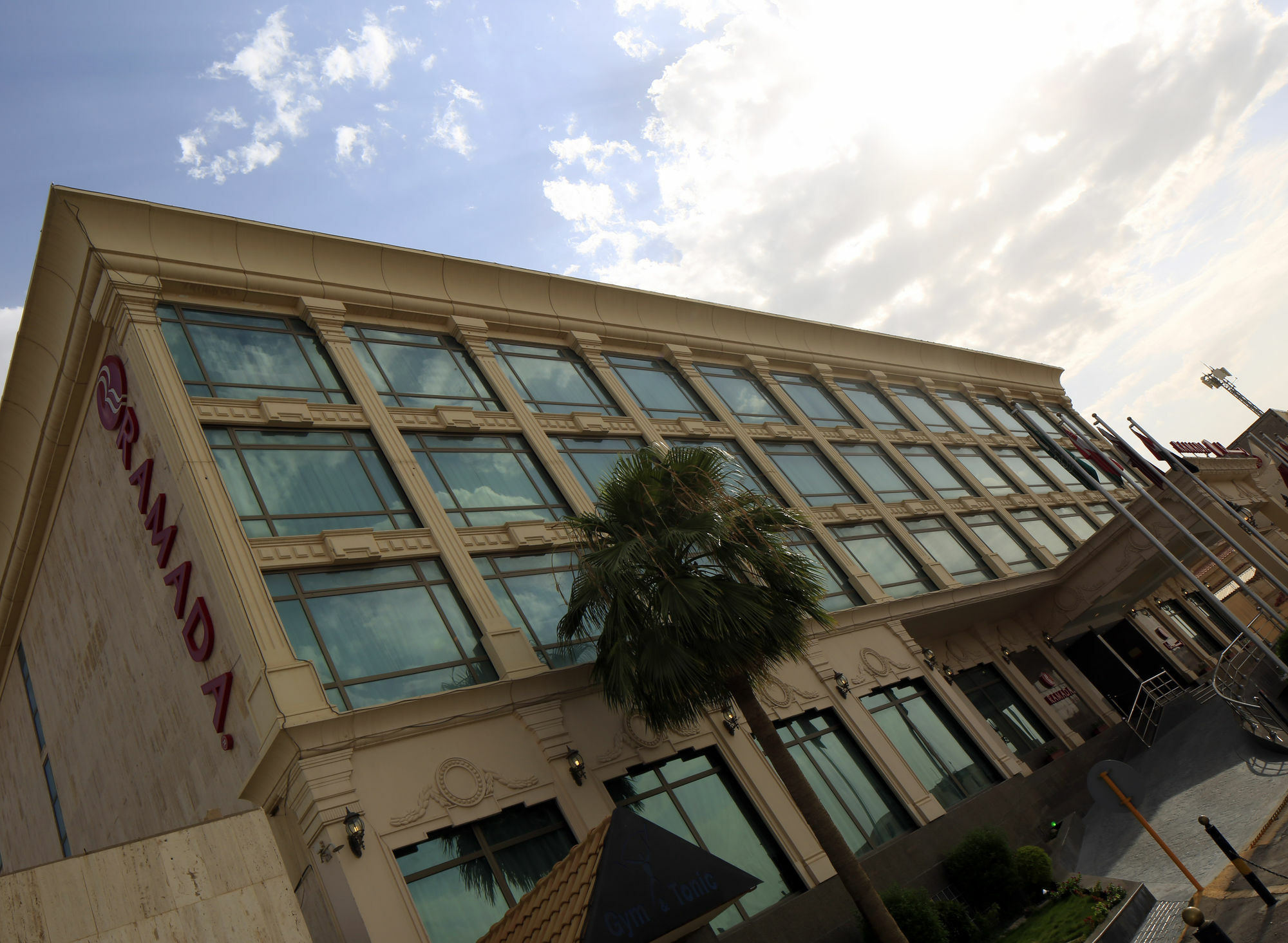 Ramada Riyadh Hotel Экстерьер фото